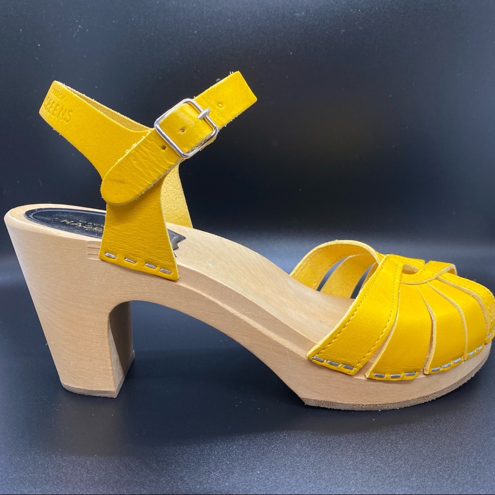 NWOT Swedish Hasbeens Clog Heeled Leather Sandals - 38 8 US Yellow Peep Toe